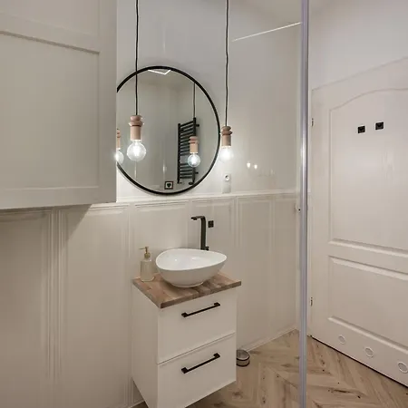 Rentplanet - Swietokrzyska Apartment *